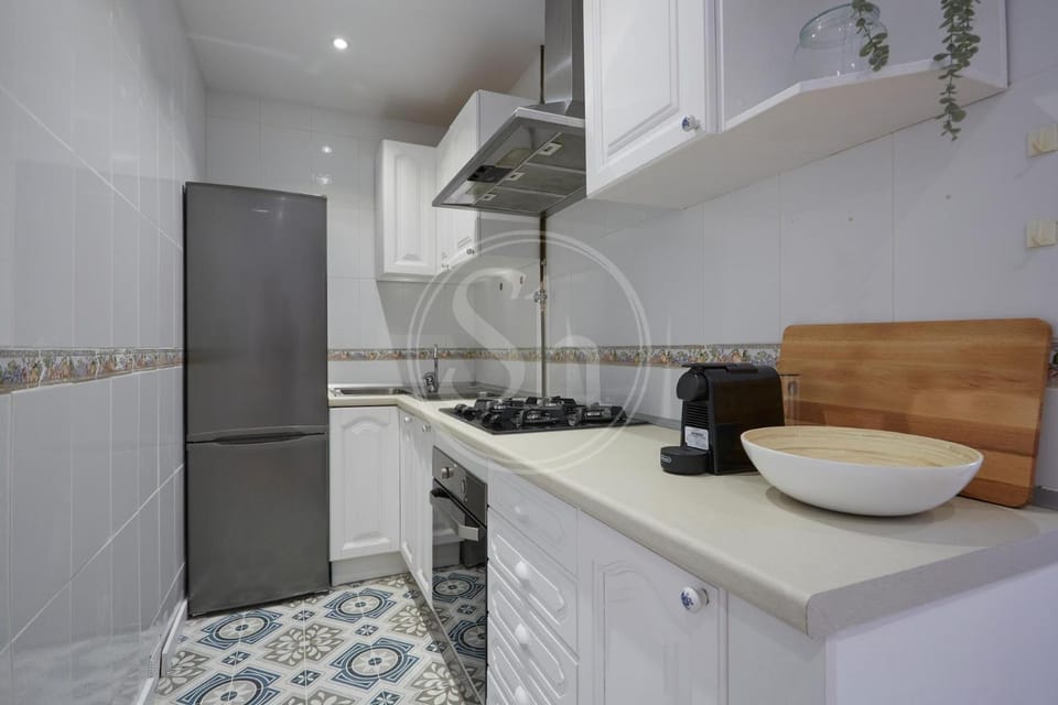 Kitchen or kitchenette, oven
