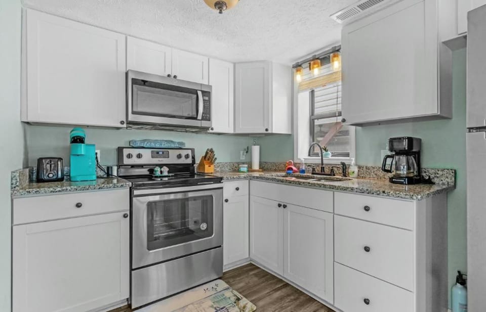 1802A Ocean Lakes Pet Friendly Golf Cart Included-Beach Bum House in Surfside Beach