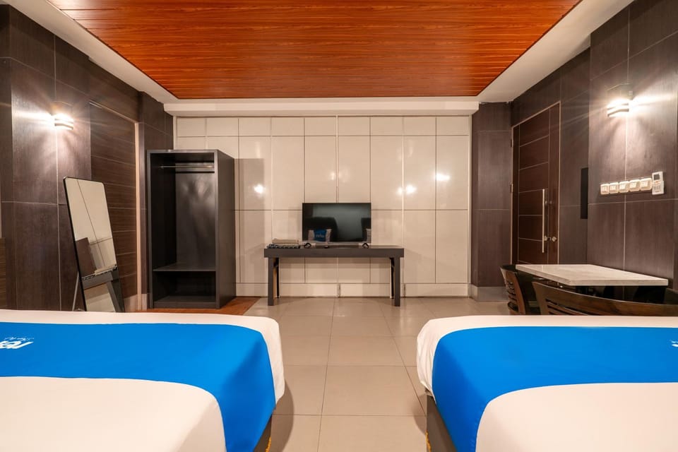 Bed, TV and multimedia, Bedroom