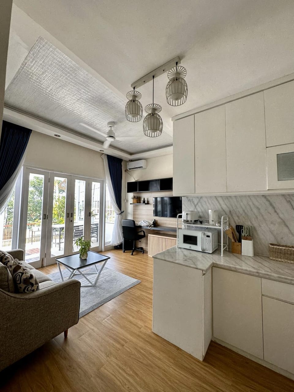 Kitchen or kitchenette, Living room, Seating area, Dining area, oven, stove, toaster