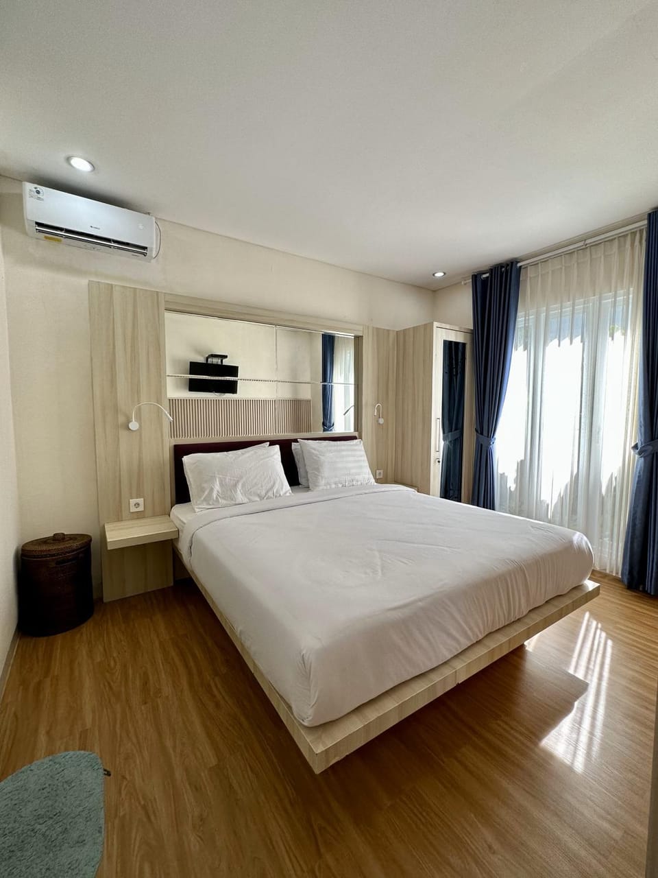 Bed, TV and multimedia, Photo of the whole room, Bedroom, air conditioner
