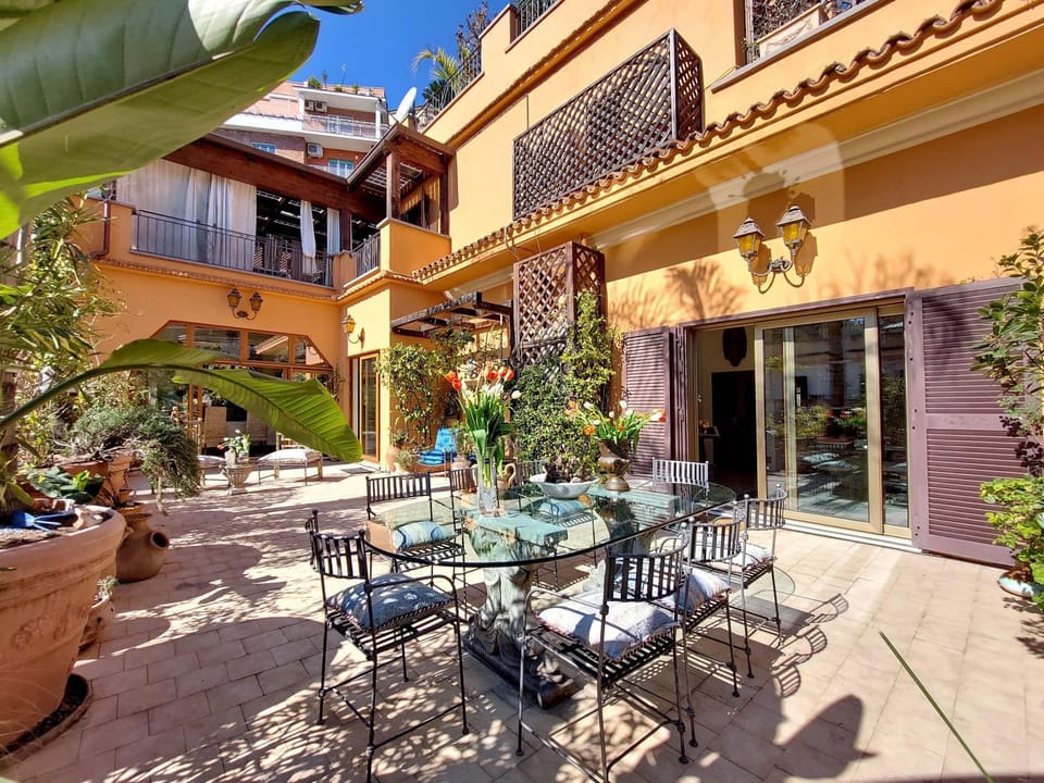 Balcony/Terrace, Dining area