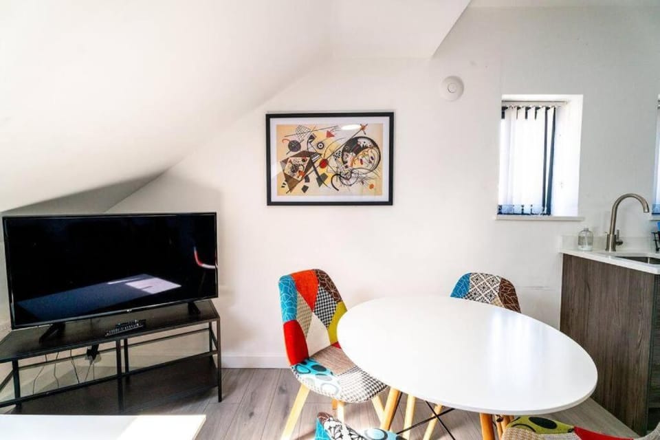 TV and multimedia, Living room, Seating area, Dining area, Evening entertainment