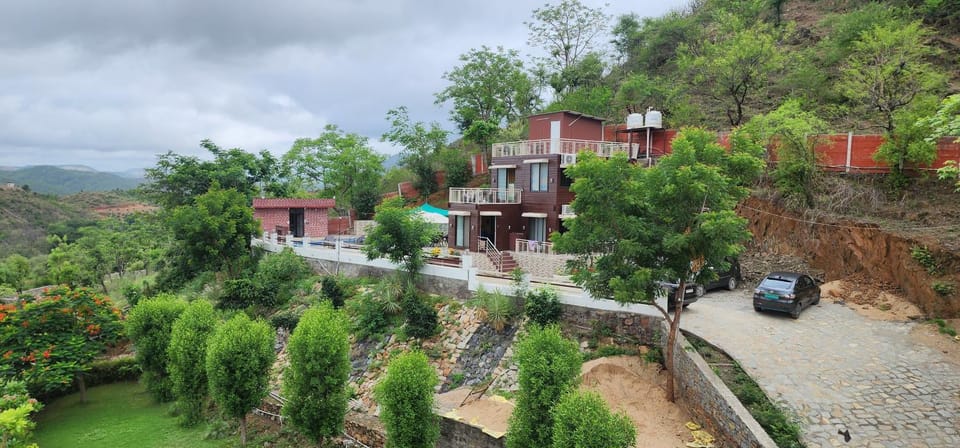 Property building, Natural landscape, Mountain view