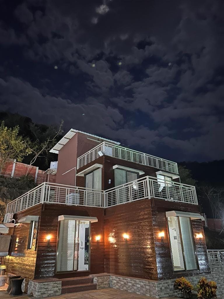 Property building, Night