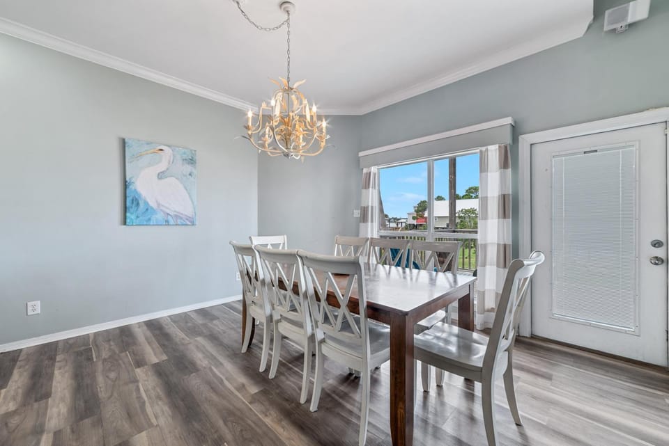 Lagoon Luxury House in West Beach