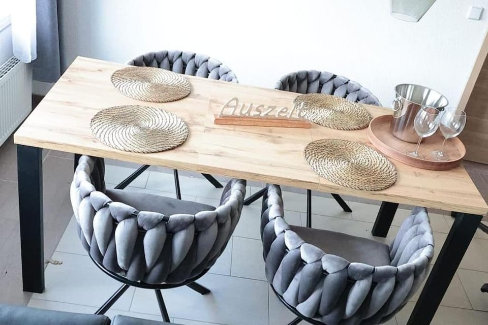 Seating area, Dining area