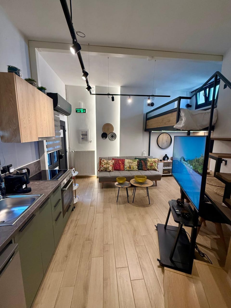 Kitchen or kitchenette, Seating area