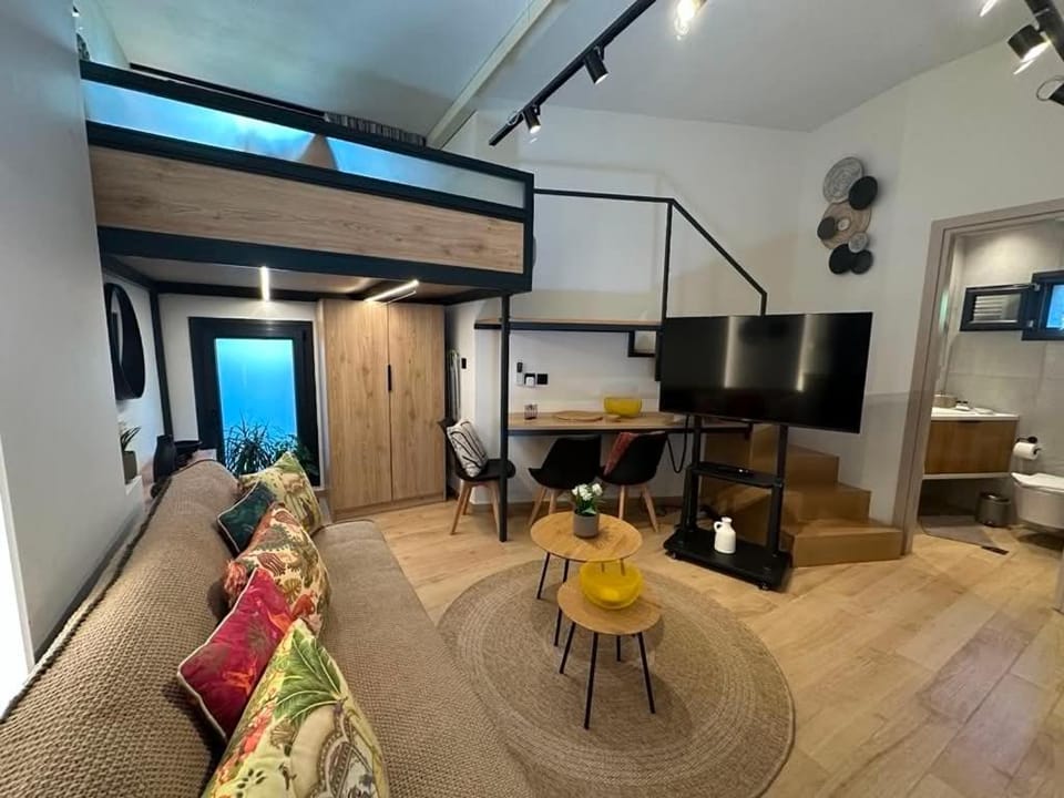 TV and multimedia, Photo of the whole room, Seating area