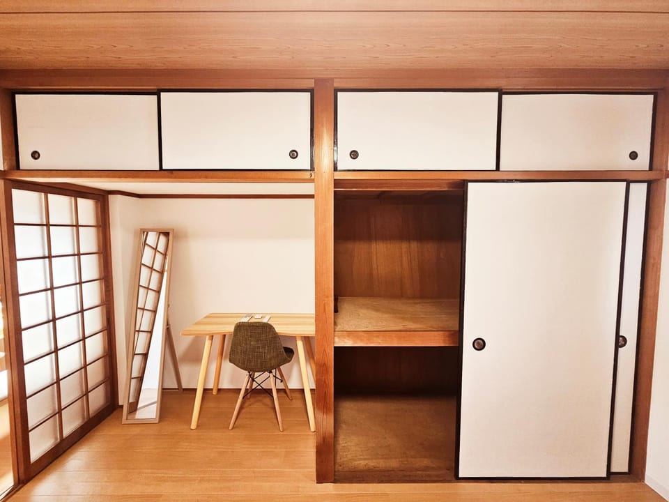 locker, wardrobe