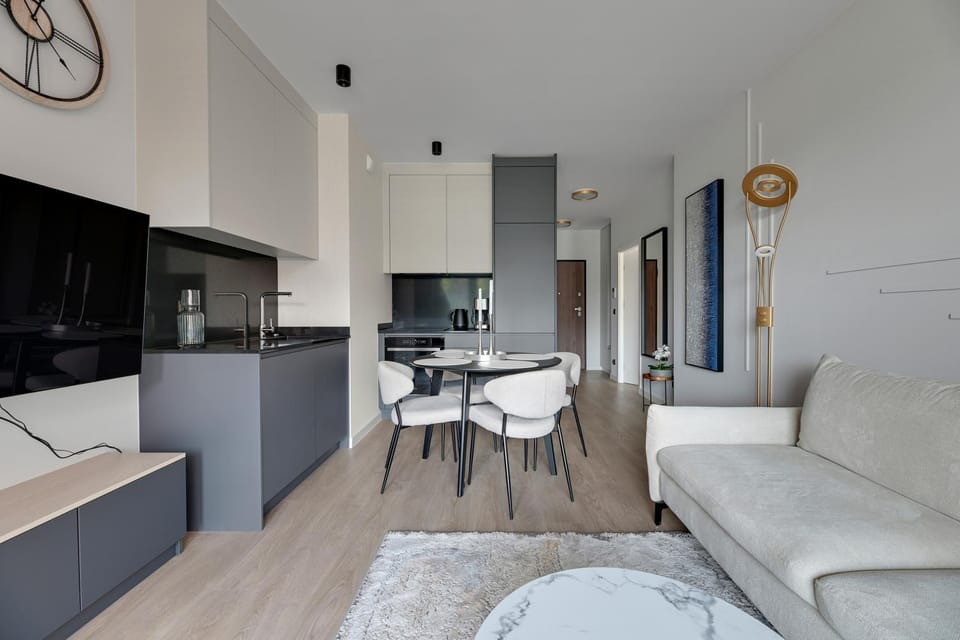 TV and multimedia, Kitchen or kitchenette, Living room, Seating area, Dining area, oven, stove