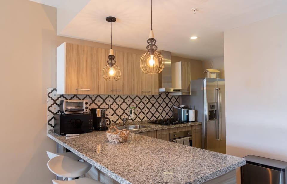Modern Ground Level Condo, 2 bedrooms, Direct pool access Apartment in Noord