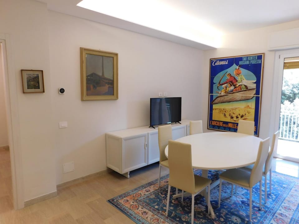 TV and multimedia, Living room, Dining area