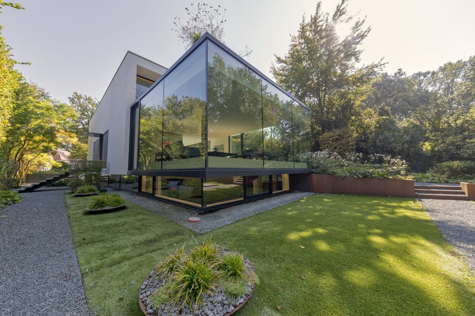 Luxurious 1000m2 Villa with Garden and Pool Villa in Flanders