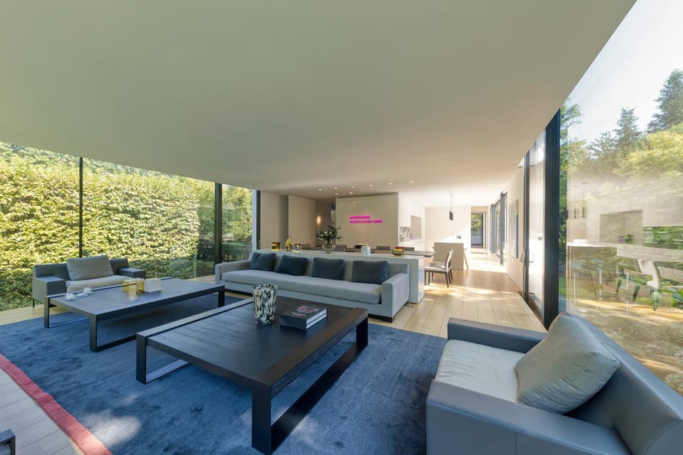 Luxurious 1000m2 Villa with Garden and Pool Villa in Flanders