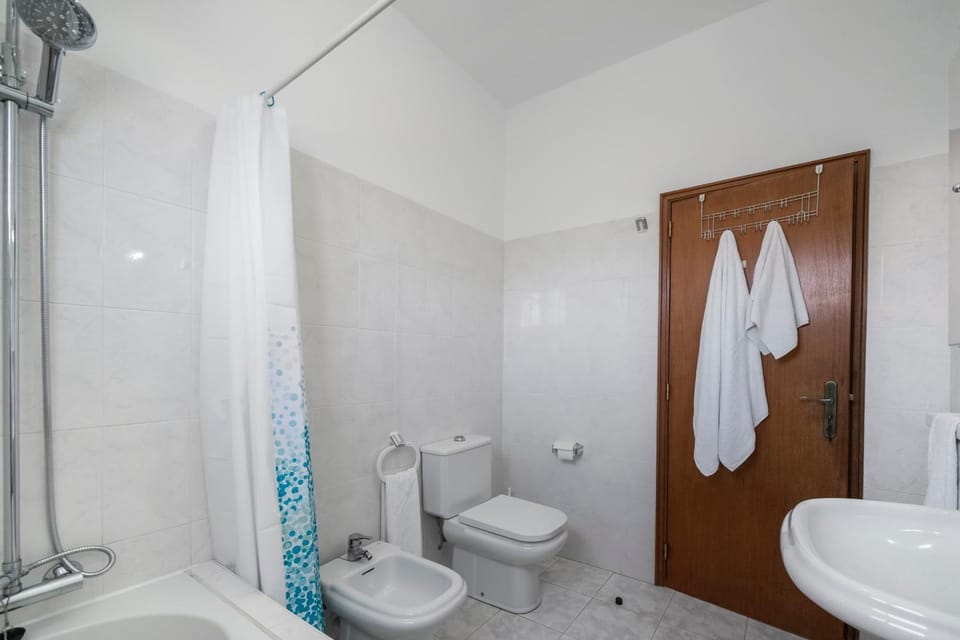 Toilet, Bathroom, Bath, bidet, towels