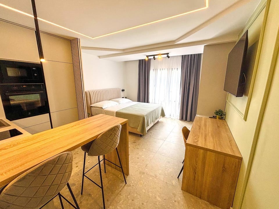 Bed, Living room, Photo of the whole room, Seating area, Bedroom