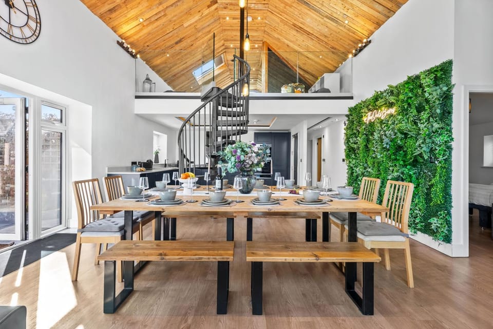 Living room, Dining area