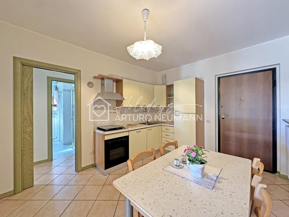 Kitchen or kitchenette, Dining area, dishwasher, stove