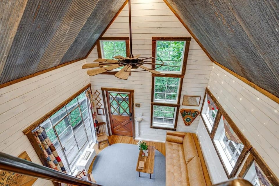 Treetop Hideaways: Redbud Treehouse in Chattanooga House in Ruby Falls
