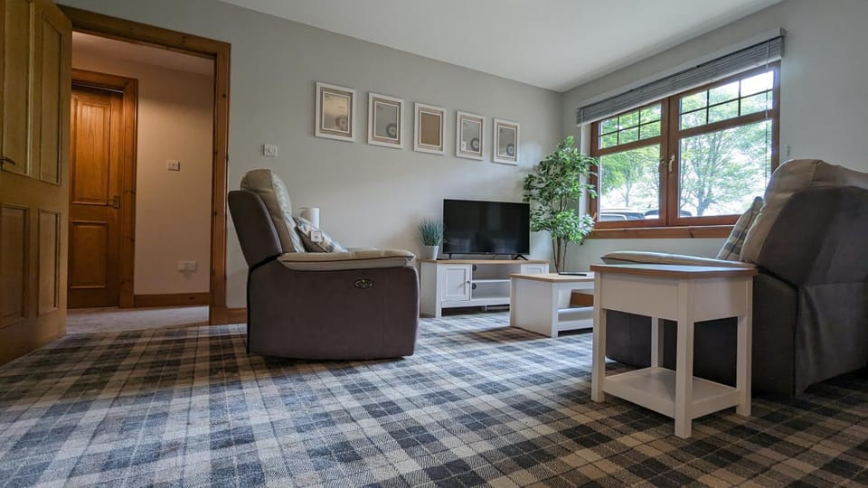 TV and multimedia, Living room, Seating area, Evening entertainment