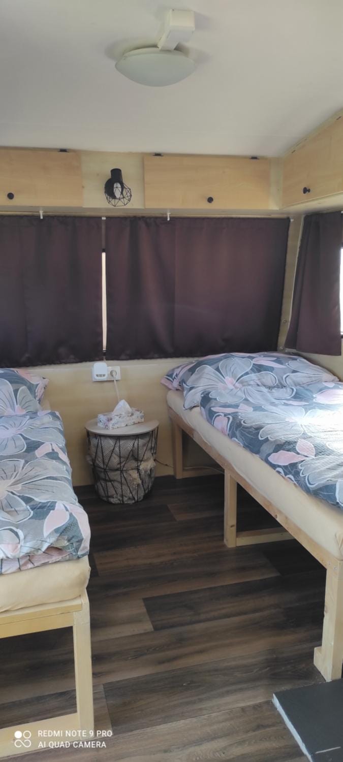 Karavan mezi vinohrady Chalet in South Moravian Region