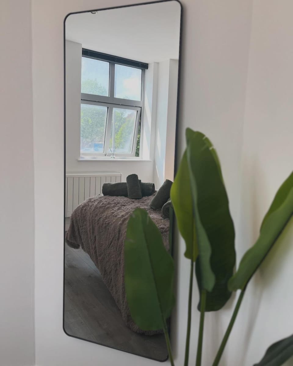 Groovy Central King Suite - Free Gym Apartment in Leicester