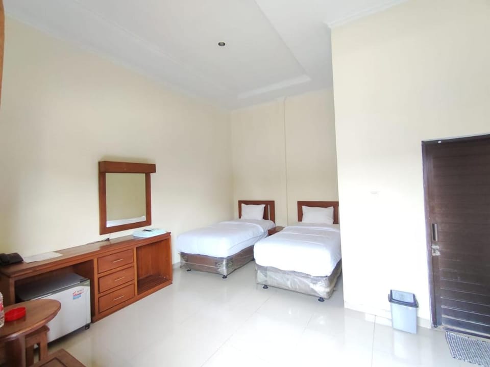 Property building, Hot Spring Bath, Bedroom, Guests, towels, air conditioner