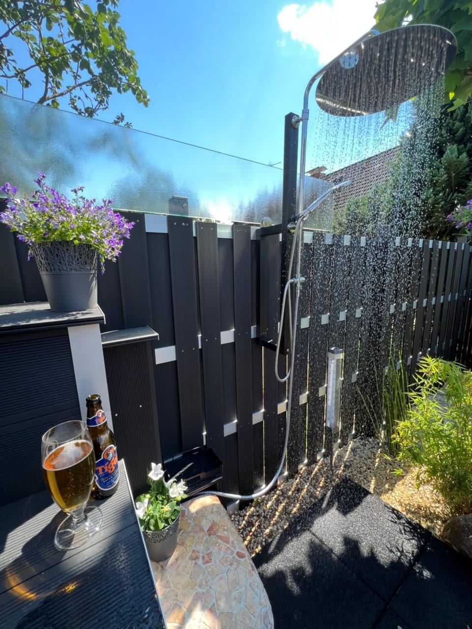 Shower, Day, Garden, Balcony/Terrace, Garden view