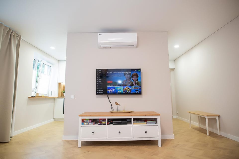 Communal lounge/ TV room, TV and multimedia, Evening entertainment, air conditioner