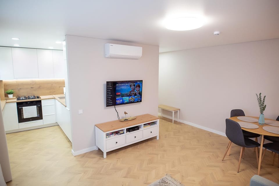 Communal lounge/ TV room, TV and multimedia, Evening entertainment, air conditioner