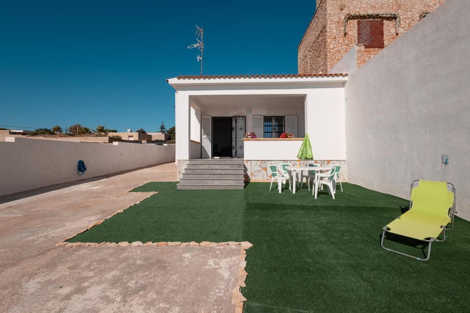 Property building, View (from property/room), Balcony/Terrace, sunbed