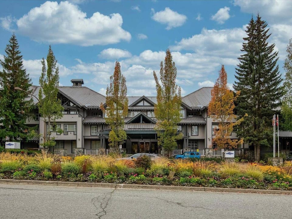 Glacier Lodge Premiere Suite Apartment in Whistler