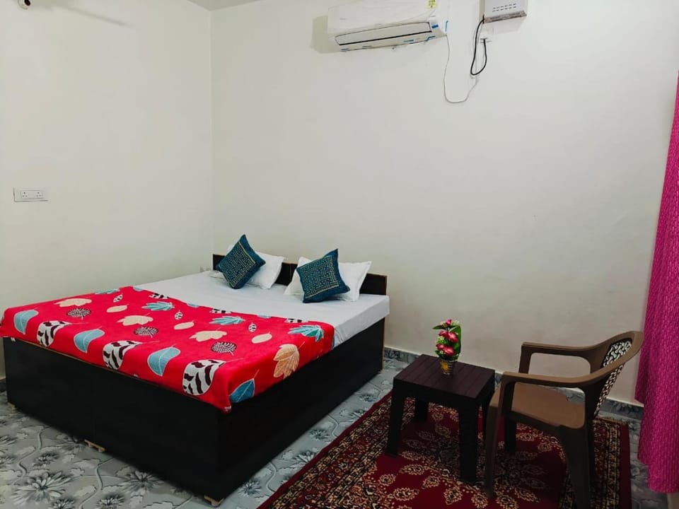 Bed, Photo of the whole room, Bedroom, air conditioner