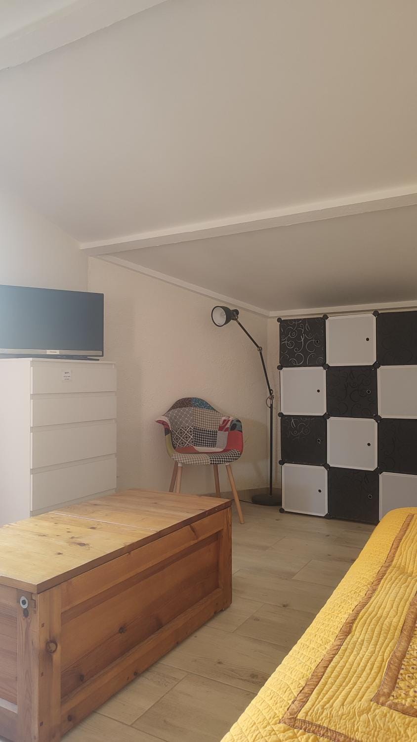TV and multimedia, Seating area