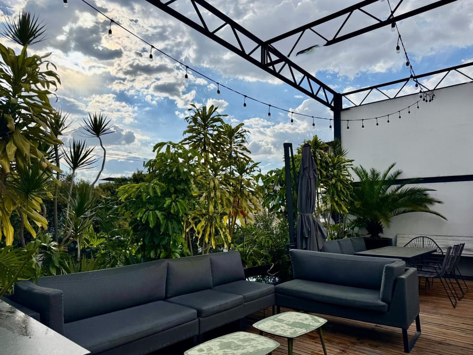 Stylish Colonial Stay in Roma Norte W Rooftop 8BR House in Mexico City