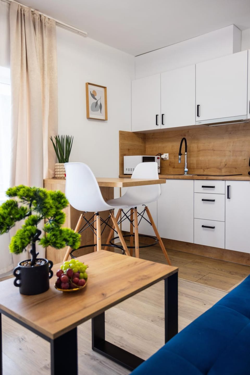 Dining area, microwave, oven, kitchen