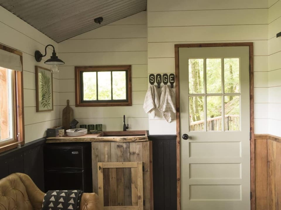 Treetop Hideaways: The Elements Treehouse House in Alabama