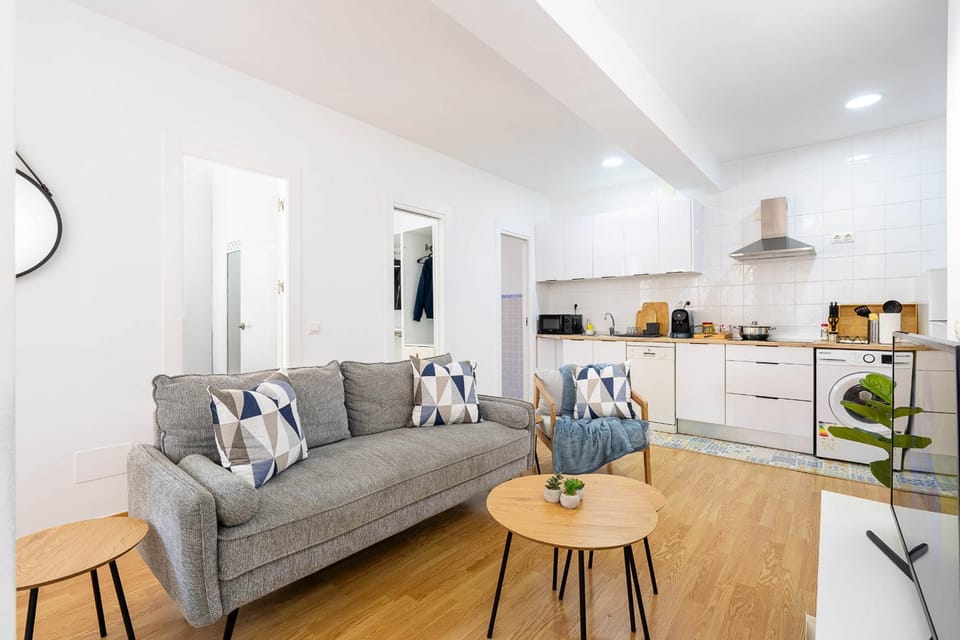 Kitchen or kitchenette, Dining area, dishwasher, stove
