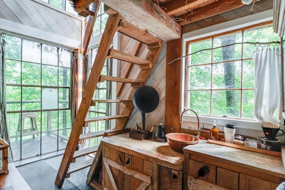 Treetop Hideaways: Luna Loft Treehouse House in Alabama