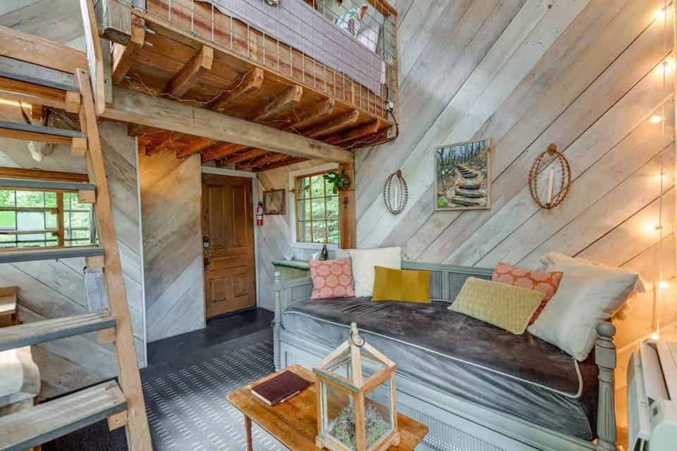 Treetop Hideaways: Luna Loft Treehouse House in Alabama
