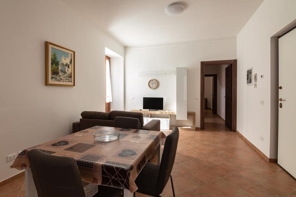 TV and multimedia, Living room, Seating area, Dining area, Evening entertainment