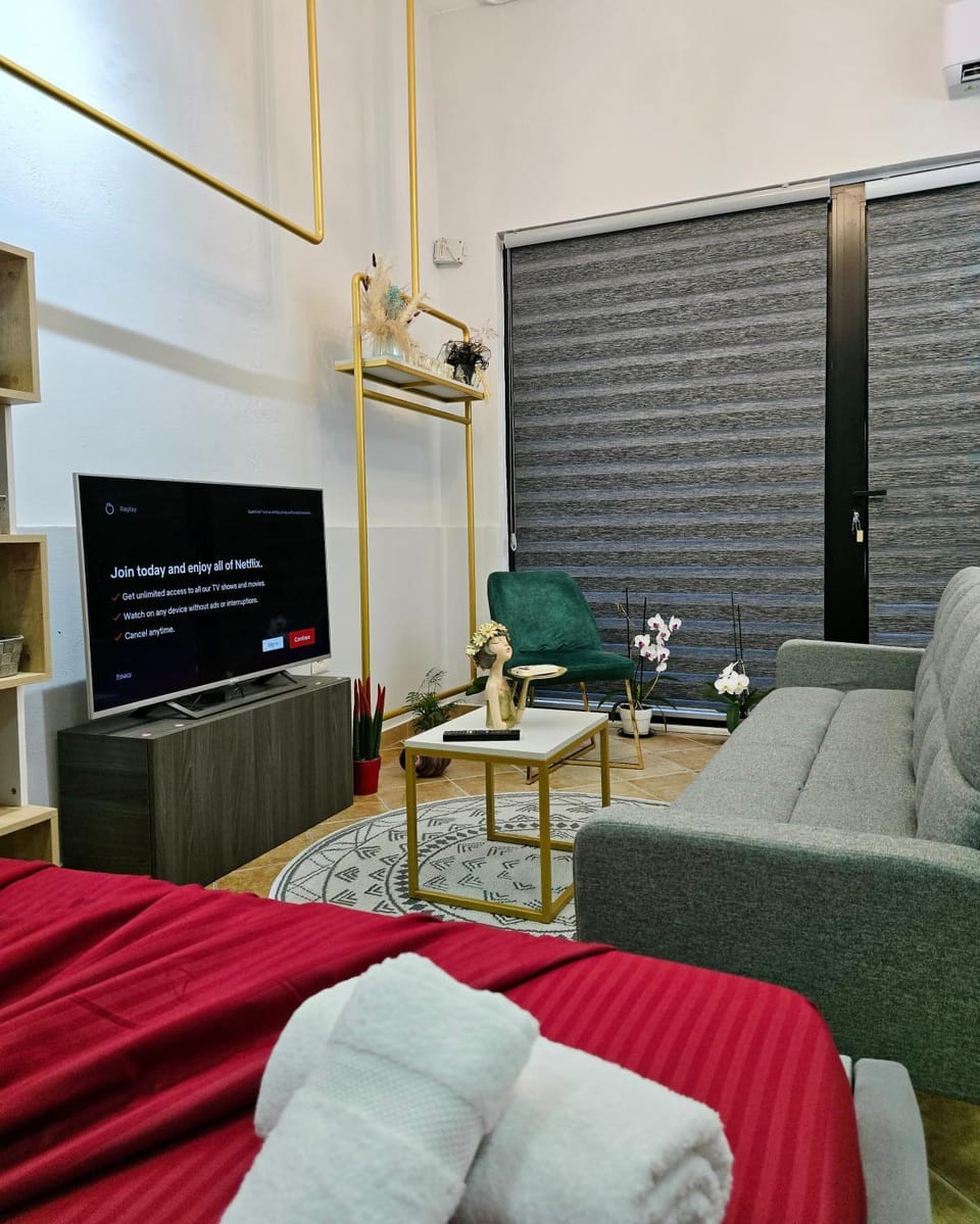 Communal lounge/ TV room, TV and multimedia, Living room, Seating area