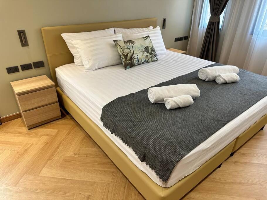 Bed, Bedroom