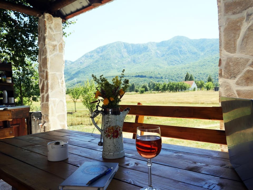 Natural landscape, Balcony/Terrace, Dining area, Mountain view