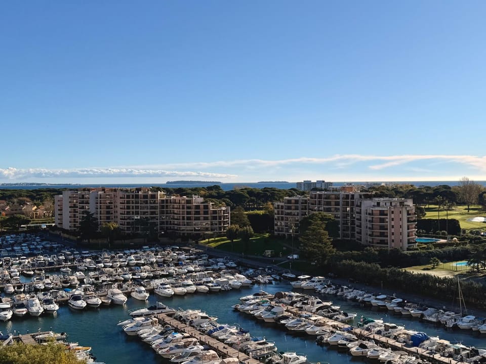 My Resid Appart Divina Cannes Marina vue mer Apartment in Mandelieu-La Napoule