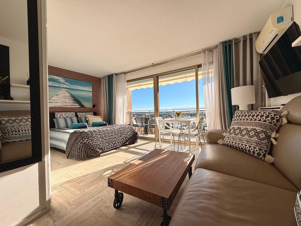 My Resid Appart Divina Cannes Marina vue mer Apartment in Mandelieu-La Napoule