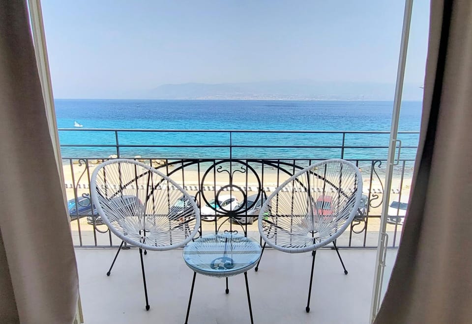 Patio, Day, Natural landscape, View (from property/room), Balcony/Terrace, Living room, Dining area, Sea view