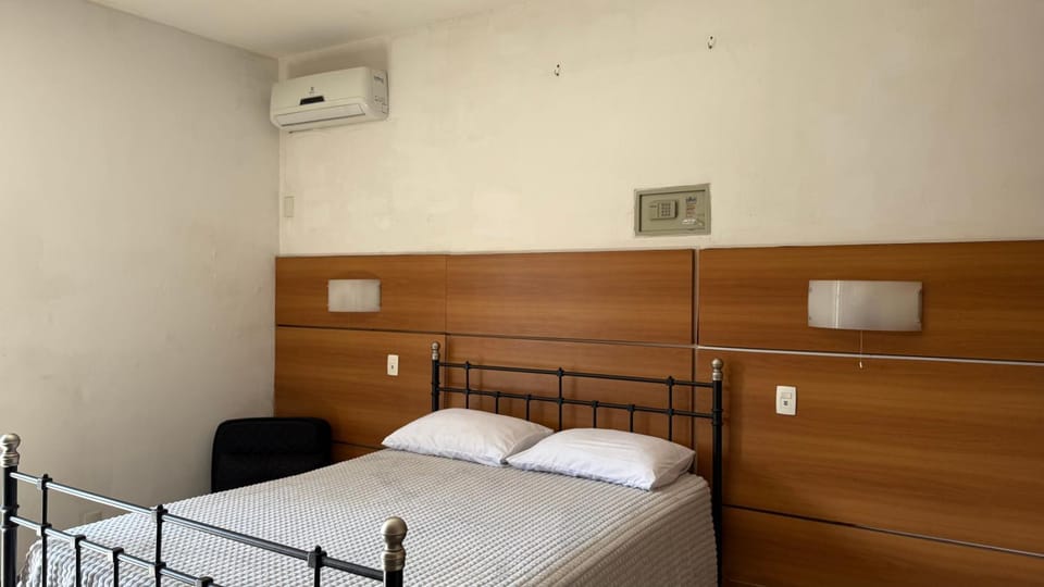Bed, Photo of the whole room, Bedroom, air conditioner