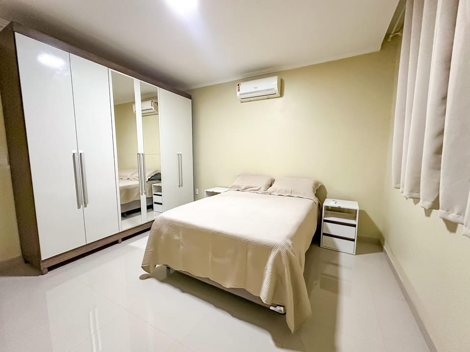 Bed, Bedroom, wardrobe, air conditioner